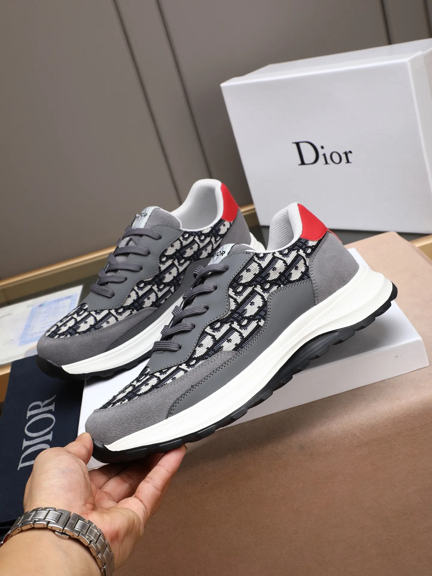 🆕🆕🆕Men's Shoes💰P460 Dior's avant-garde and versatile fashionable men's shoes are privately modeled, calfskin stitched with Dior's special waterproof fabric, fashionable, simple, stylish, eye-catching and classy. It will subvert old ideas and be a must-have for fashionistas who want to spend time with you! Must keep it for yourself! High-end comfort but low-end, high-end quality workmanship. Code number: 38-44 (45 customized) 4 colors for your choice [kiss][kiss][kiss]